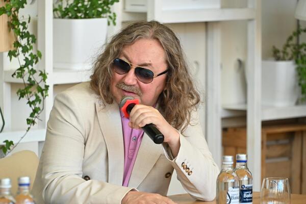 Погрязшего в судах Игоря Николаева не позвали встречать Новый год