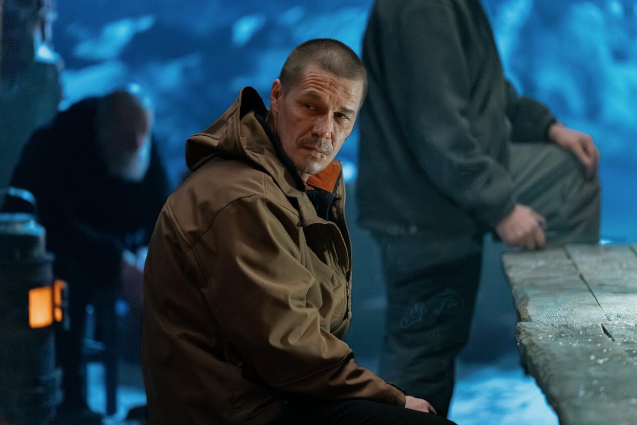 Артем Быстров на съемках фильма «Вершина» фото