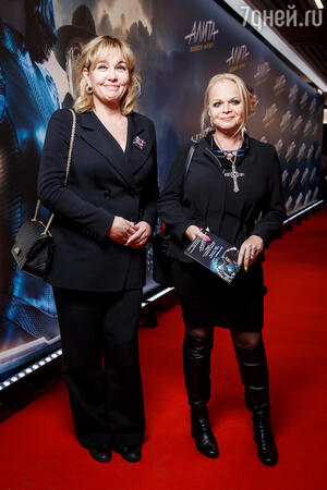 Арина Шарапова, Лариса Долина