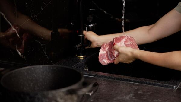 Это опасно: не мойте эти продукты перед готовкой