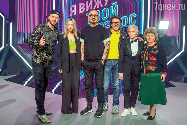 Максим Леонидов с рэпером SТ, Аглаей Шиловской, Андреем Малаховым, Дианой Арбениной и Ларисой Рубальской Максим Леонидов с рэпером SТ, Аглаей Шиловской, Андреем Малаховым, Дианой Арбениной и Ларисой Рубальской