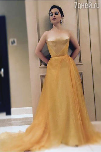 Эмилия Кларк в Ulyana Sergeenko Couture