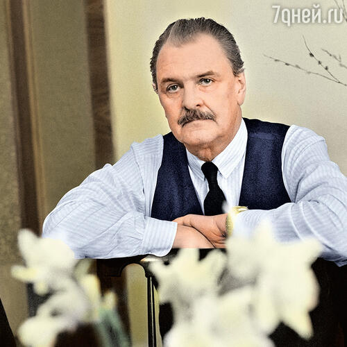 «У Яковлева не водилось среди знакомых так называемых «полезных людей». Ему совершенно было наплевать на то, какое положение занимает человек в обществе. Юре или кто-то нравился, или нет»  1988 г.