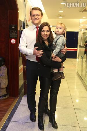 Надя Ручка с мужем Денисом и сыном Львом