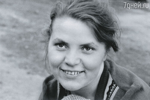 Мама Андрея, Кира Васильевна, все время старалась меня подкормить, чем бог послал, — то картошечкой, то щами. Она прекрасно готовила! Умерла, к сожалению, уже давно...