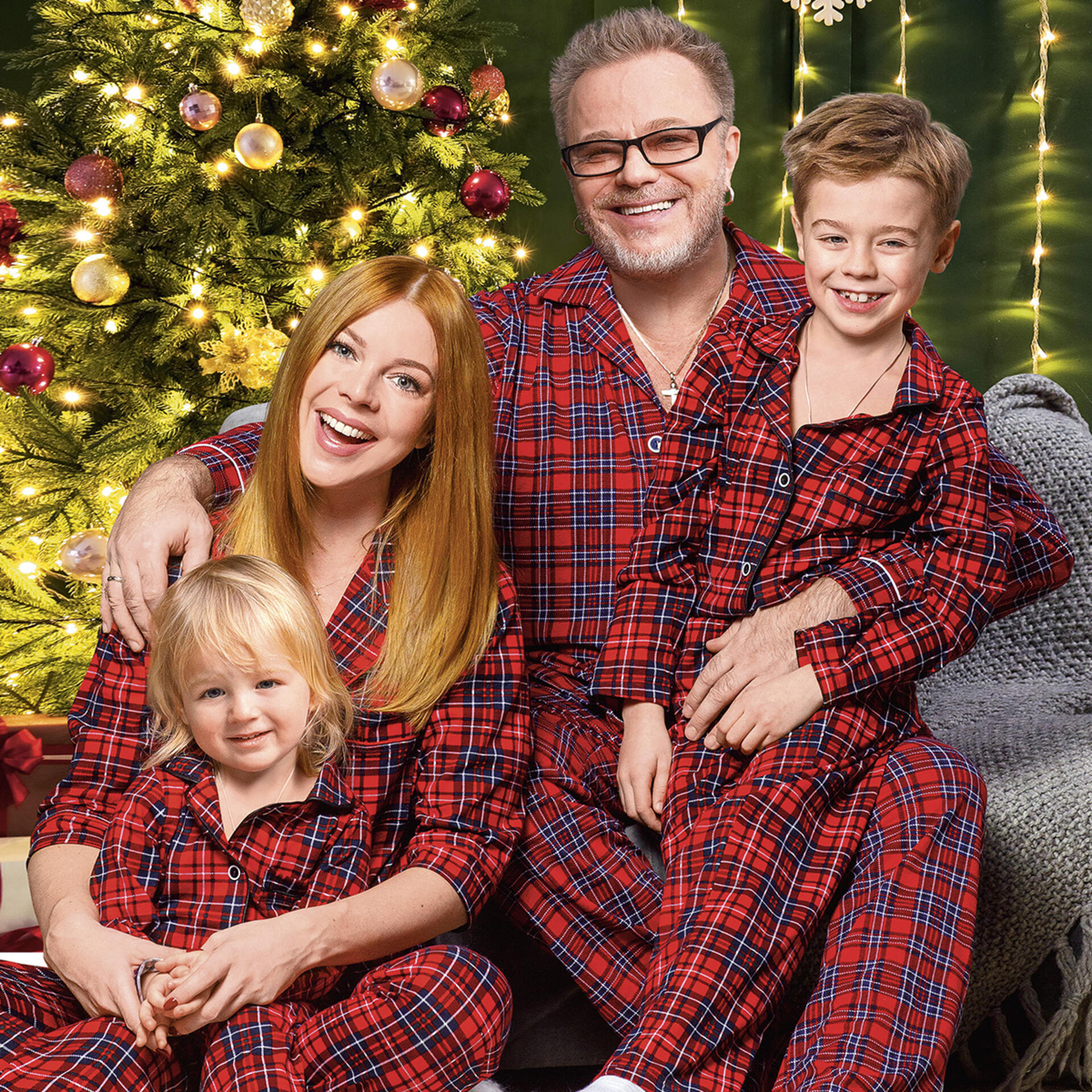 Наталья Подольская и Владимир Пресняков с детьми. Фото