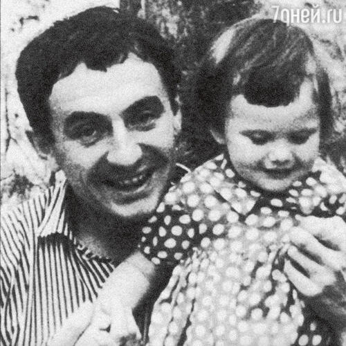 Александре Захаровой годик. С папой Марком Анатольевичем