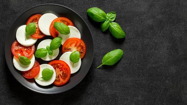 Витаминное раздолье: готовим легкие весенние салаты