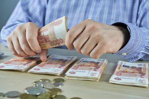 Кому положена двойная пенсия в декабре — деньги зачислят до Нового года