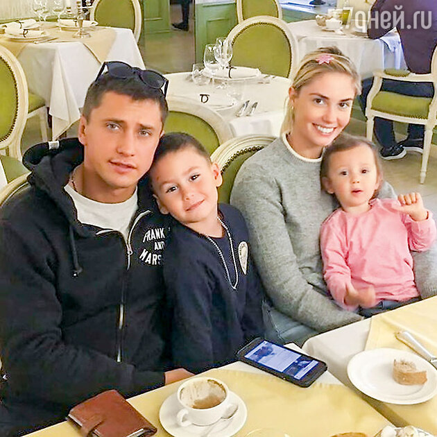 Павел Прилучный и Агата Муцениеце с детьми — Тимофеем и Мией