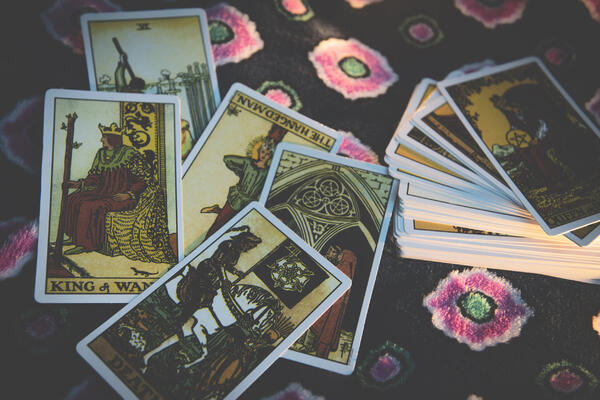 Таролог назвала два знака, которых ждет победа во всех делах в 2025 году — станут избранными