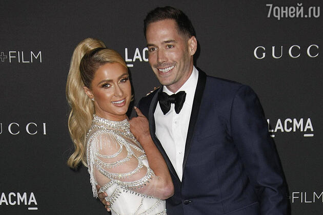 Пэрис Хилтон со своим женихом Картером Реумом вместе