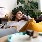 Как поднять настроение, когда очень грустно: 7 способов мягкой заботы о себе в трудный день