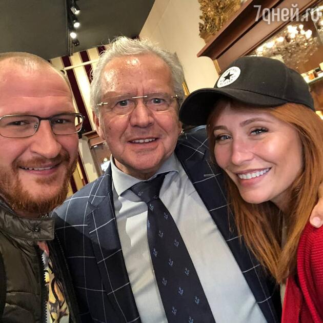 Фото на память с хозяином антикварной лавки