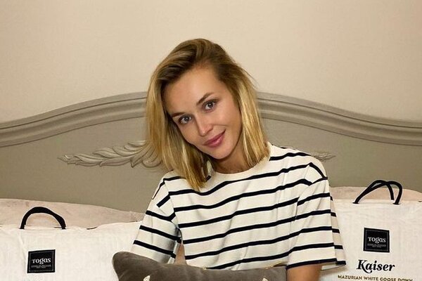 Шедевральная люстра и камин в зеркалах: Гагарина показала свой дом за миллион долларов