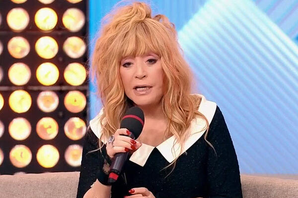 «С такими друзьями враги не нужны»: покрывшуюся буграми Пугачеву подставили