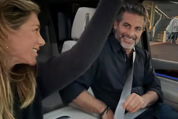 Строит планы на будущее с Дженнифер Энистон: Джим Кертис опубликовал новое фото с актрисой   