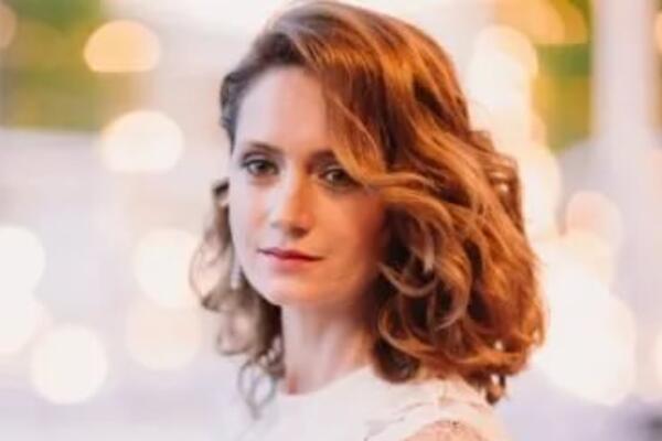 Виктория Исакова сыграла в спектакле «18+»