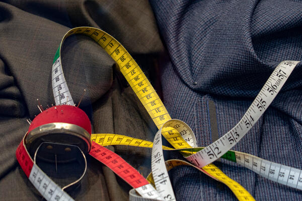 Срочно уберите это из шкафа: какая одежда полнит любую фигуру