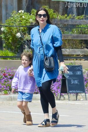 Лив Тайлер с дочкой - фото