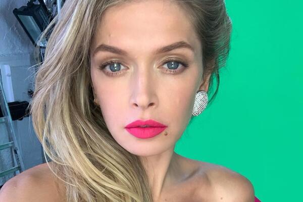 Вера Брежнева в откровенном купальнике вызвала жаркие споры