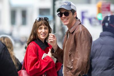 Совсем забыла Криса Мартина: роман Дакоты Джонсон с новым бойфрендом оказался серьезным