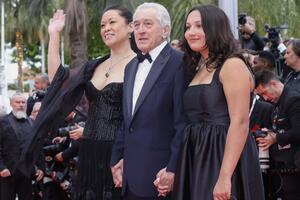 81-летний Роберт Де Ниро привез в Канны свою любовницу и дочку от бывшей жены  