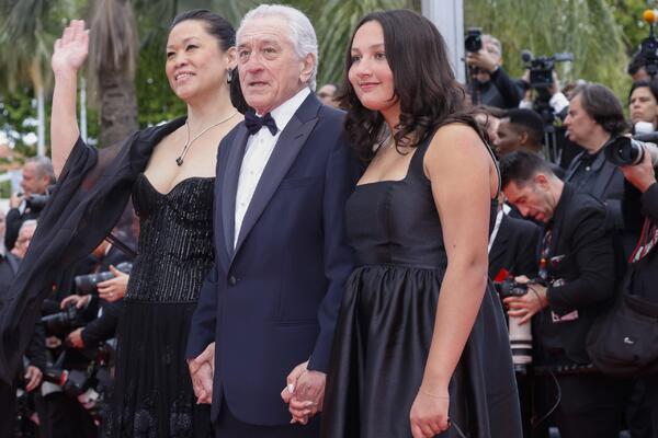 81-летний Роберт Де Ниро привез в Канны свою любовницу и дочку от бывшей жены  