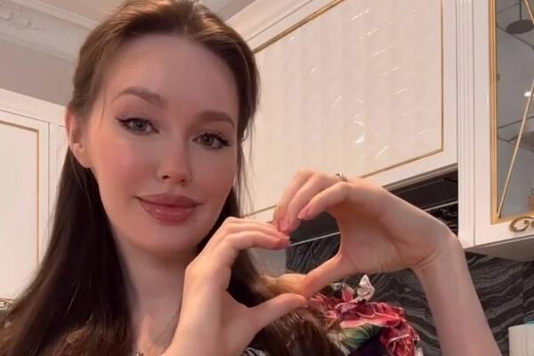 Костенко показала жуткое фото из кабинета косметолога — лицо, как в фильме ужасов