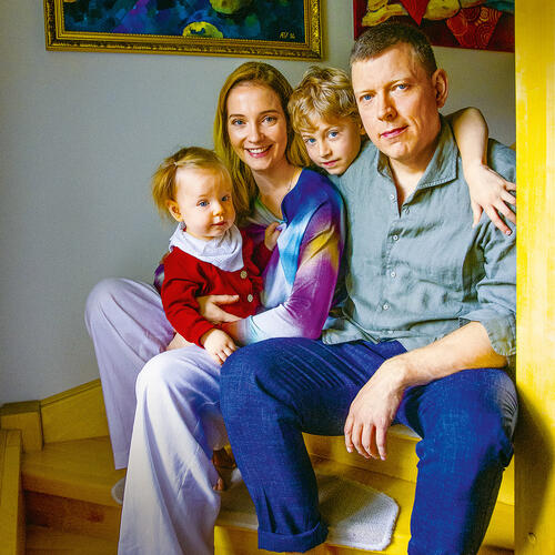 «Мы с Машей всегда прислушиваемся к мнению друг друга»  С женой Марией Луговой и детьми Мартой и Федором. 2023 г.
