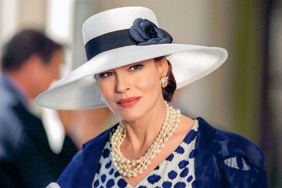 Трусикидегі ит стилі Түнде үйде ренжіту