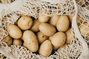 Эксперт дал совет, как хранить картофель, чтобы тот не прорастал и не зеленел Эксперт дал совет, как хранить картофель, чтобы тот не прорастал и не зеленел
