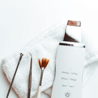 Весеннее обновление кожи: какие пилинги выбирают косметологи и почему