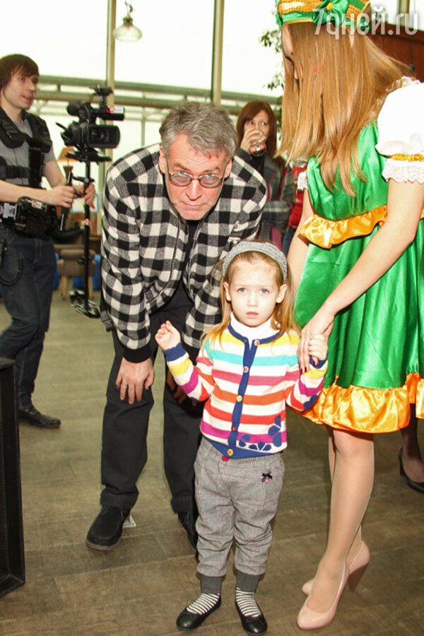 Артемий Троицкий* с дочкой Лидой на презентации нового детского журнала «PROдетей»