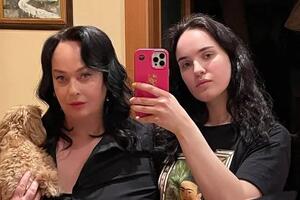 Стала бабушкой: Гузееву засняли с дочерью и новорожденным ребенком в аэропорту Стала бабушкой: Гузееву засняли с дочерью и новорожденным ребенком в аэропорту