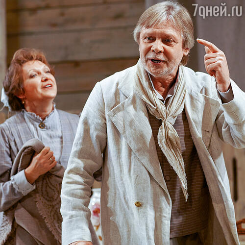 Сцена из спектакля «Отцы и сыновья»