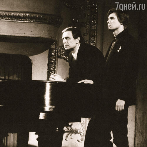 Спектакль «Завтра была война». Люберецкий — Александр Лазарев, я в роли Жоры