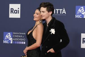 Впечатлил своей щедростью: Тимоти Шаламе сделал любимой роскошный подарок 