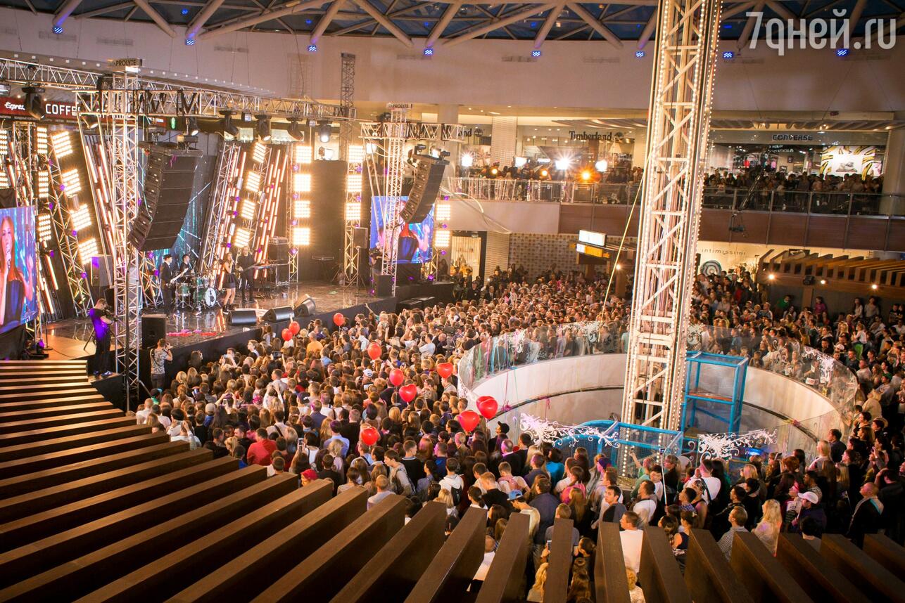 Самая большая концертная площадка в москве. Вегас концертный зал Москва. Вегас концерты. Сцена в Вегасе. Концерт в ТЦ Вегас.