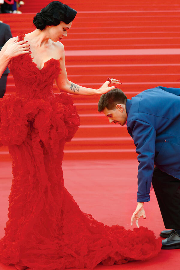 Кармен, невеста, влюбленные рокеры: смелые наряды ММКФ