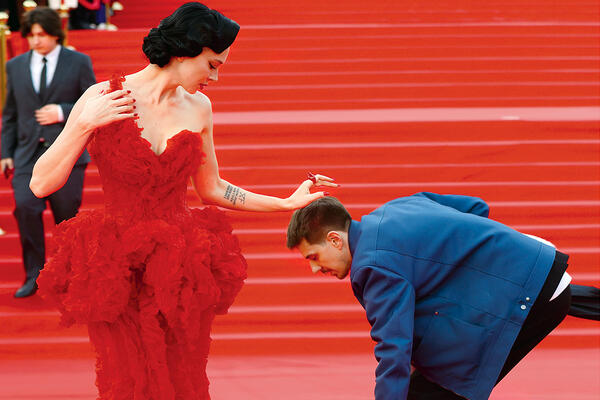 Кармен, невеста, влюбленные рокеры: смелые наряды ММКФ