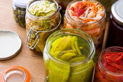 Поздние заготовки получаются вкуснее ранних — что еще можно успеть закрыть