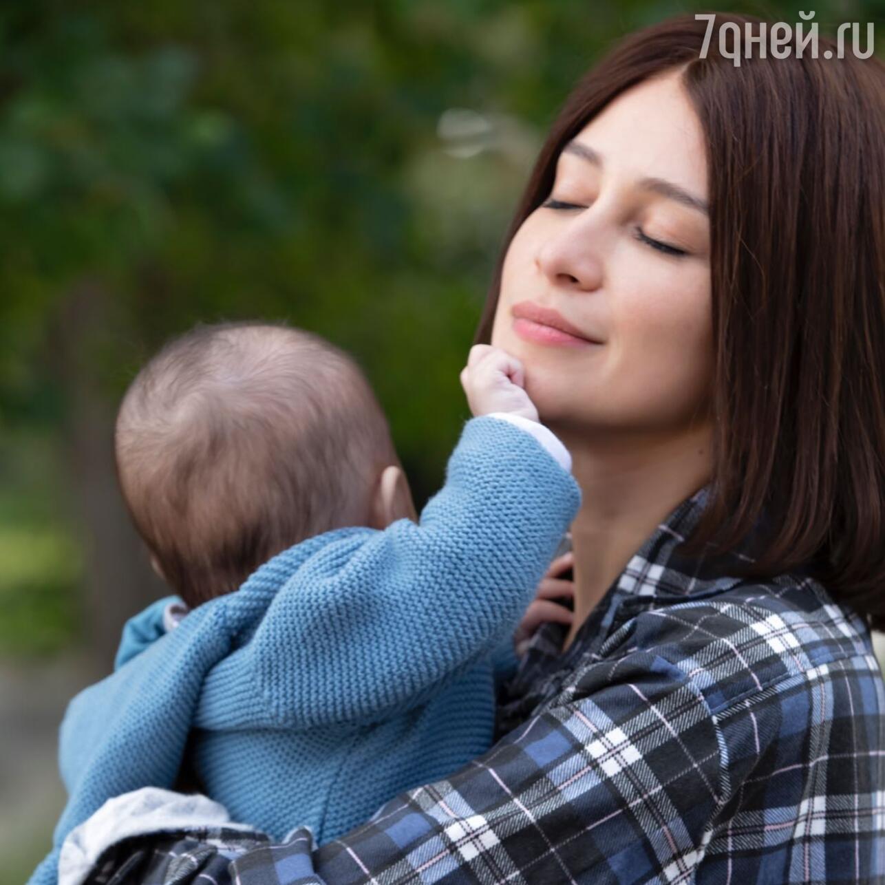 Девочка тоже брюнетка: Куркова впервые показала 5-месячную дочку - 7Дней.ру