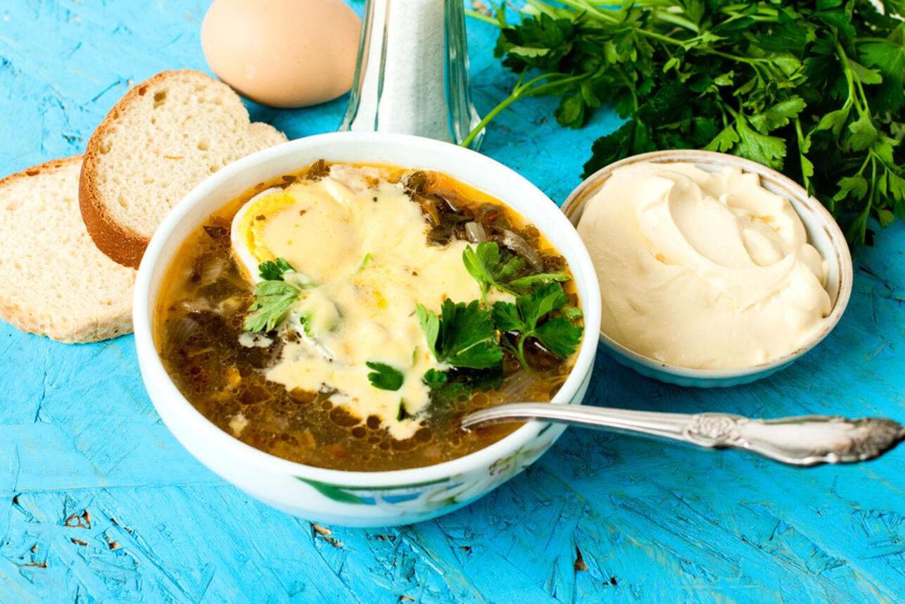 Классический щавелевый суп с яйцом, пошаговый рецепт с фото