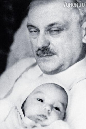 Сергей Владимирович очень любил своего старшего внука. Егор называл его дадой