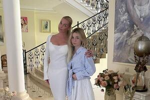 Отправят за границу: Волочкова рассказала о судьбе дочери, живущей с мачехой