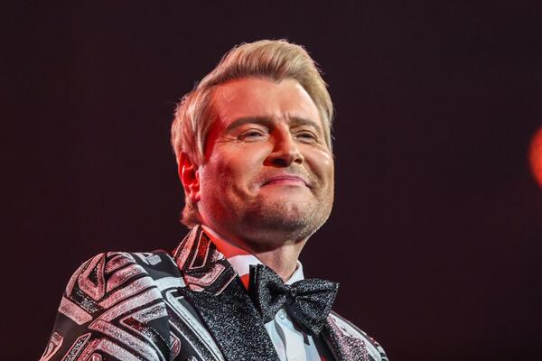 Басков обратился к любимой женщине: «Спасибо тебе за твоё тепло»