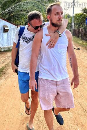 Владимир Мишуков с сыном Евгением Владимир Мишуков с сыном Евгением