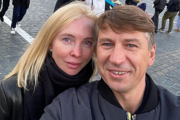 Ягудин показал 44-летнюю Тотьмянину в крошечном бикини — невероятная фигура