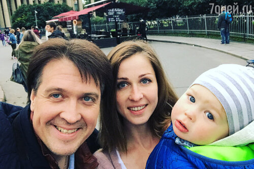 Денис Матросов с Ольгой и Федором